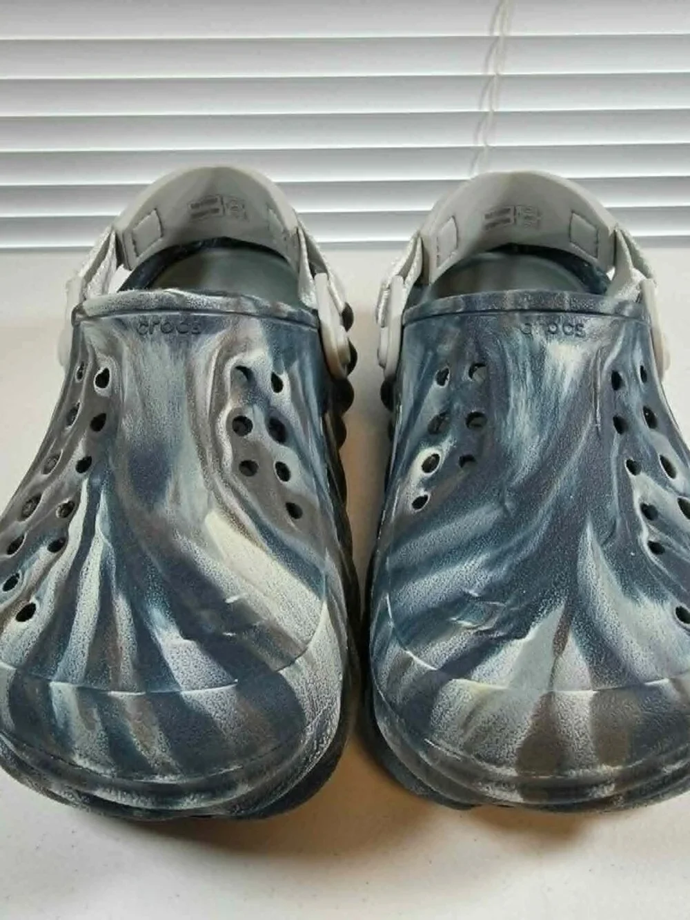 CROCS ECHO CLOG BLUE BLACK MARBLED SLIP ON SLIDE YOUTH SIZE 4 WOMEN SIZE 6